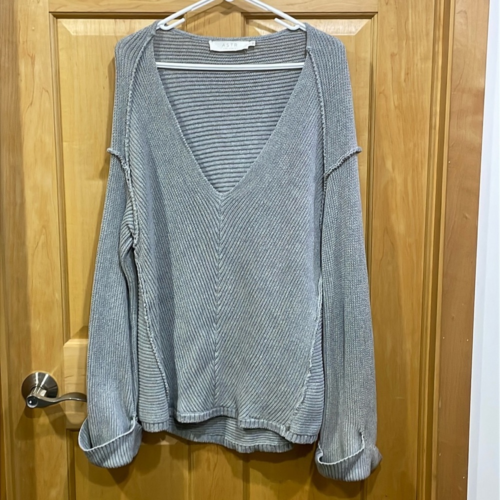 Astr the label gray knit neck sweater size L